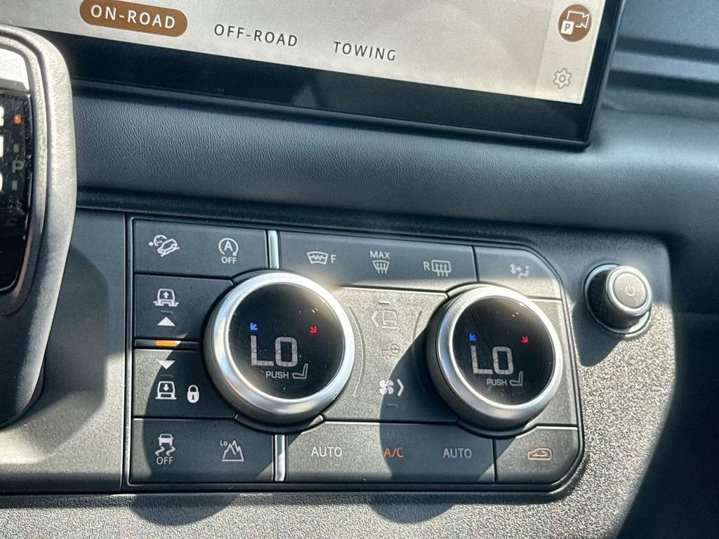 Certified 2025 Land Rover Defender 130 X-Dynamic SE image 26