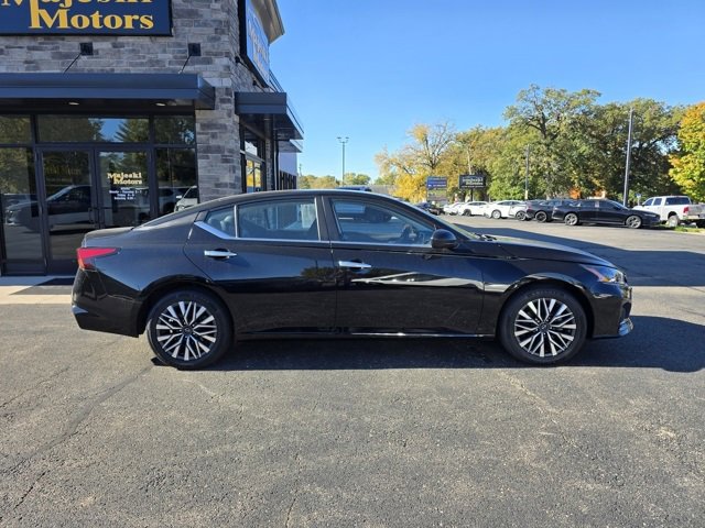 Used 2024 Nissan Altima 2.5 SV image 8