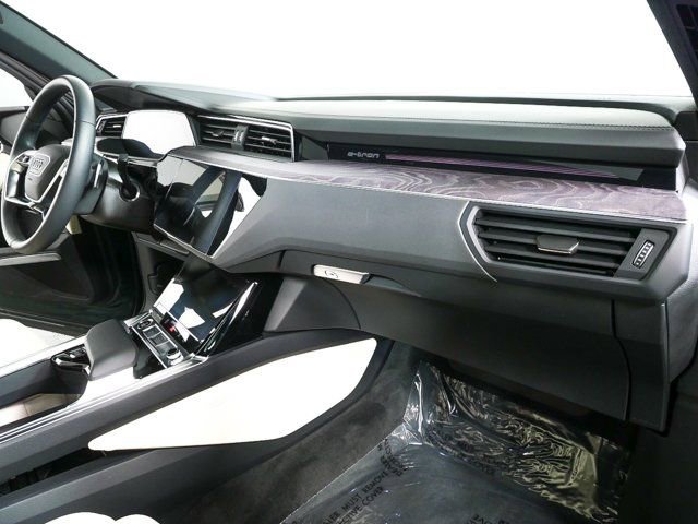 Used 2024 Audi Q8 e-tron Prestige w/ Prestige Package image 27
