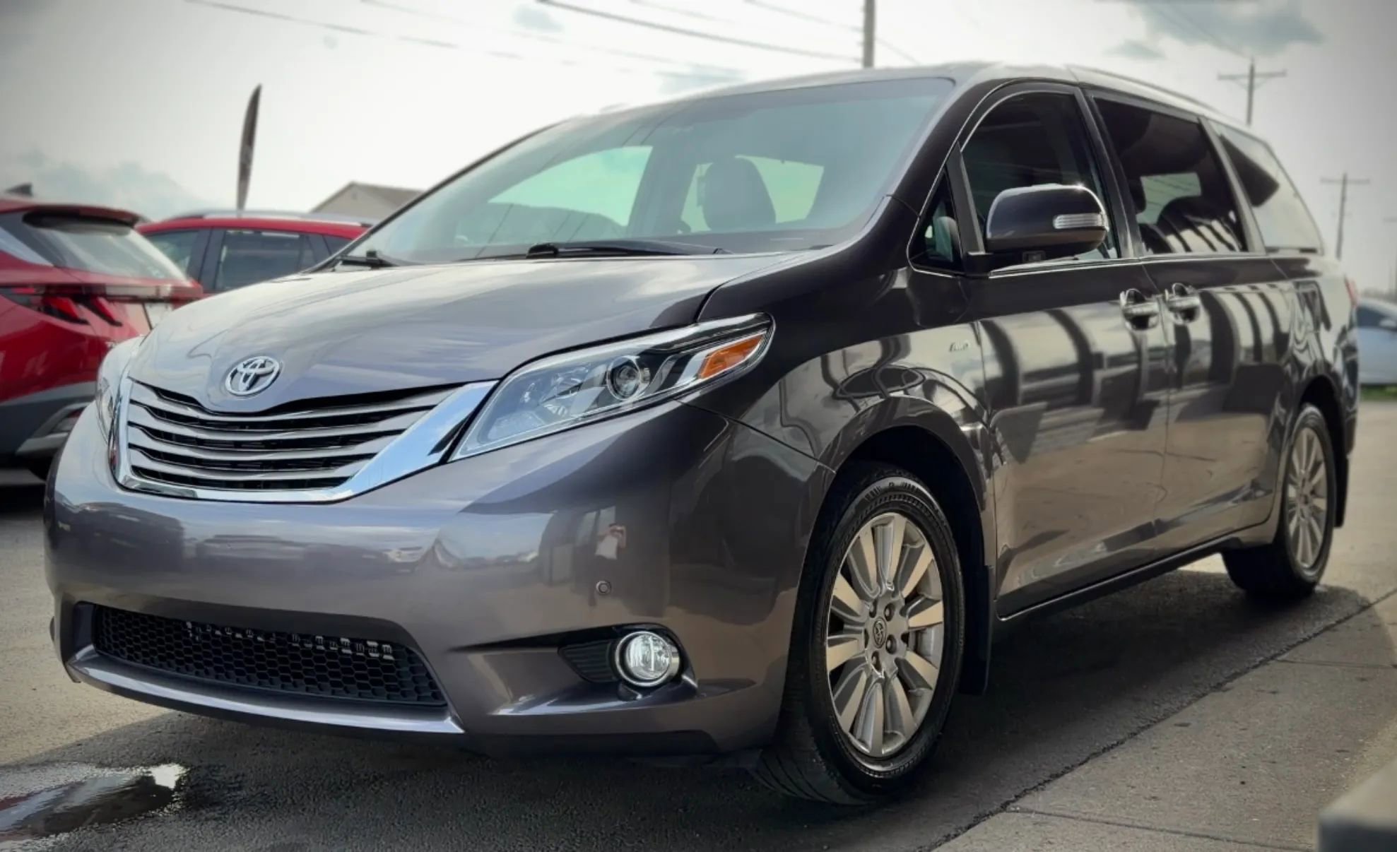 Used 2017 Toyota Sienna Limited image 5
