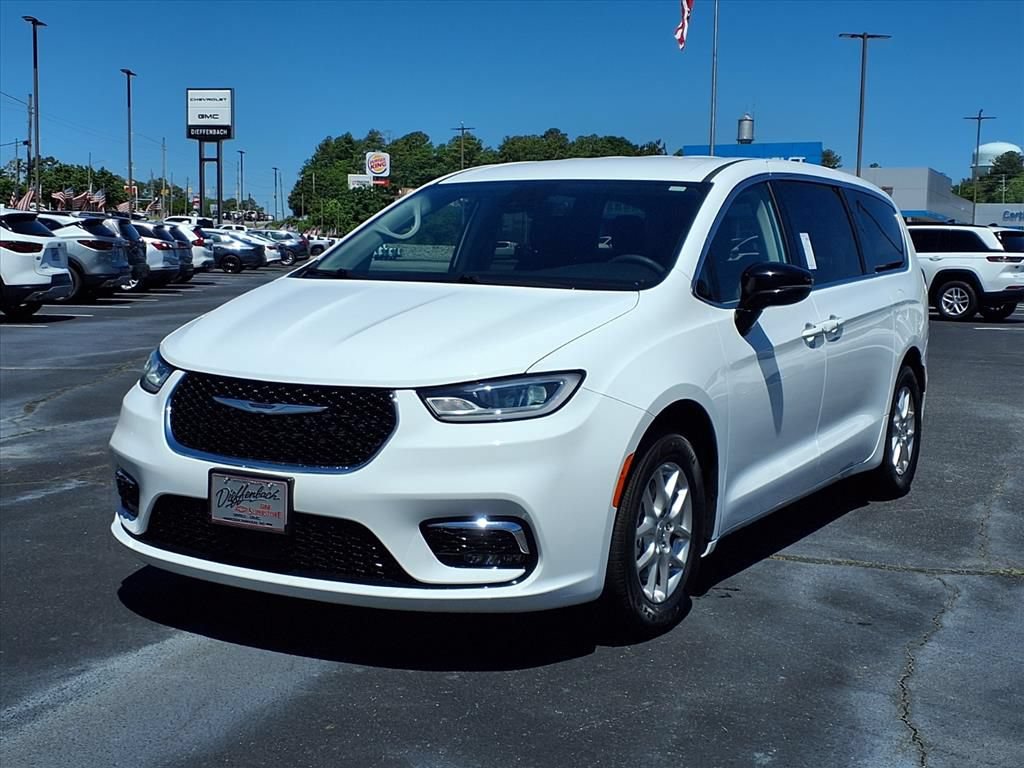 Used 2024 Chrysler Pacifica Touring-L FWD image 1