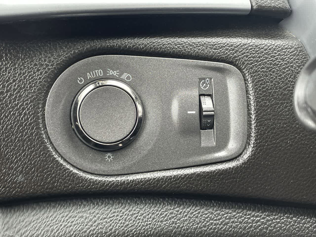 Used 2012 Cadillac SRX FWD image 24