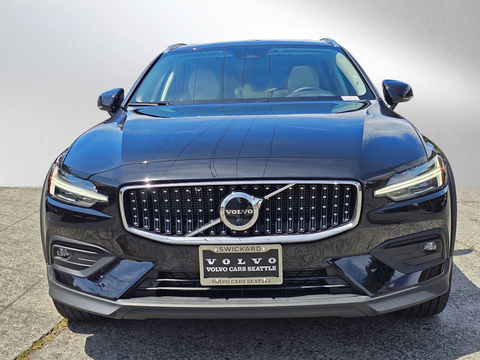 New 2026 Volvo V60 B5 Cross Country Plus w/ Protection Package Premier AWD/4WD image 8