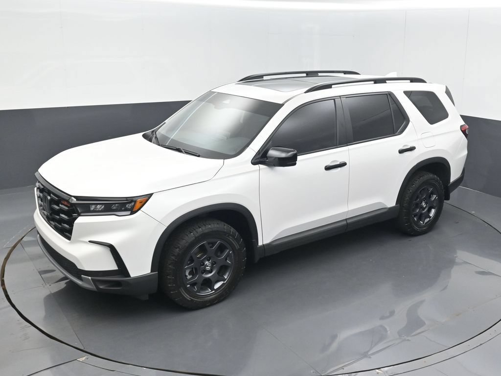 Certified 2025 Honda Pilot TrailSport image 9