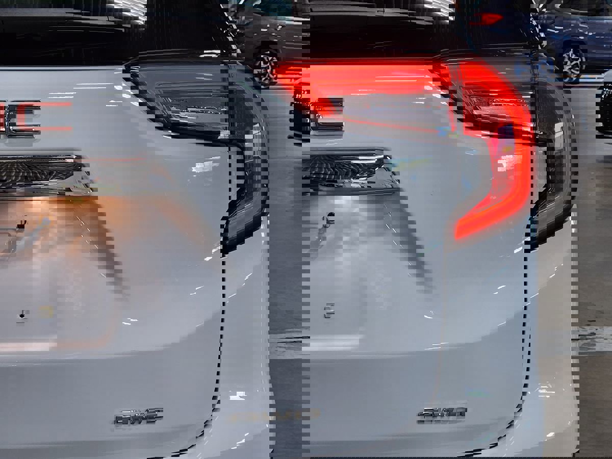 Used 2022 GMC Terrain SLT image 22