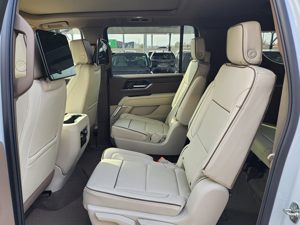 New 2026 GMC Yukon XL Denali w/ Denali Reserve Package image 50