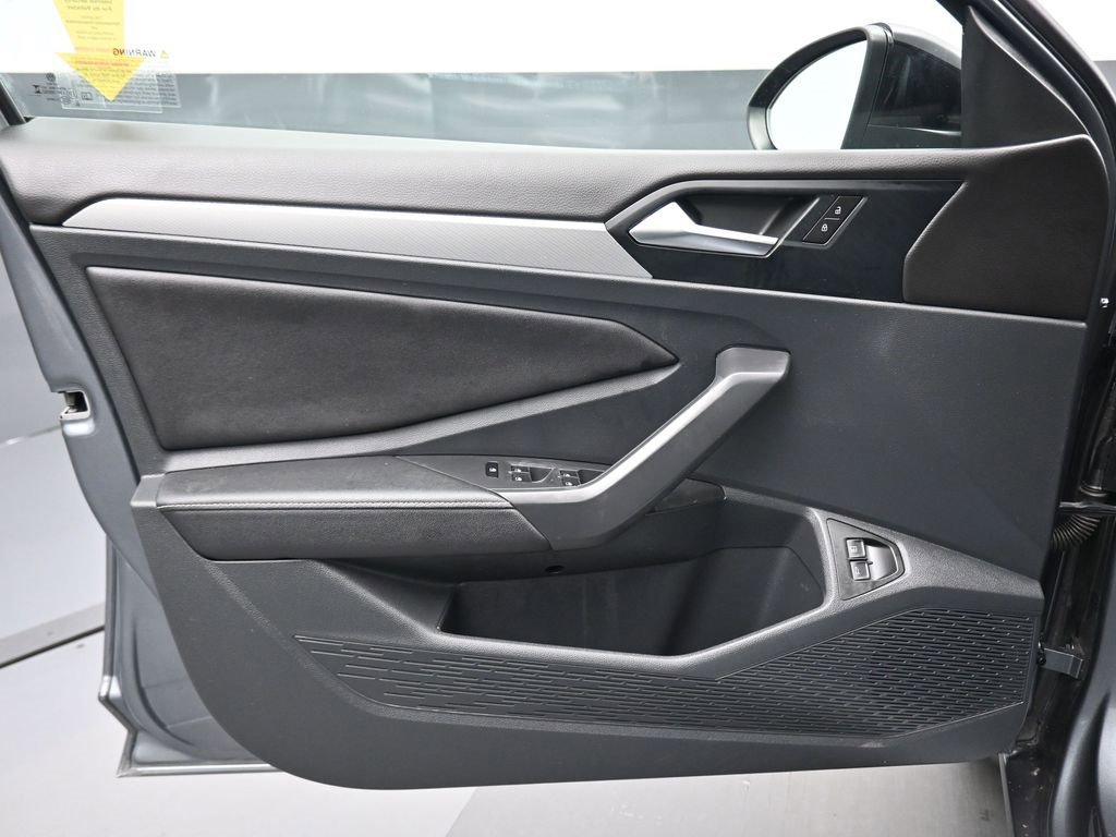 Used 2024 Volkswagen Jetta Sport image 9