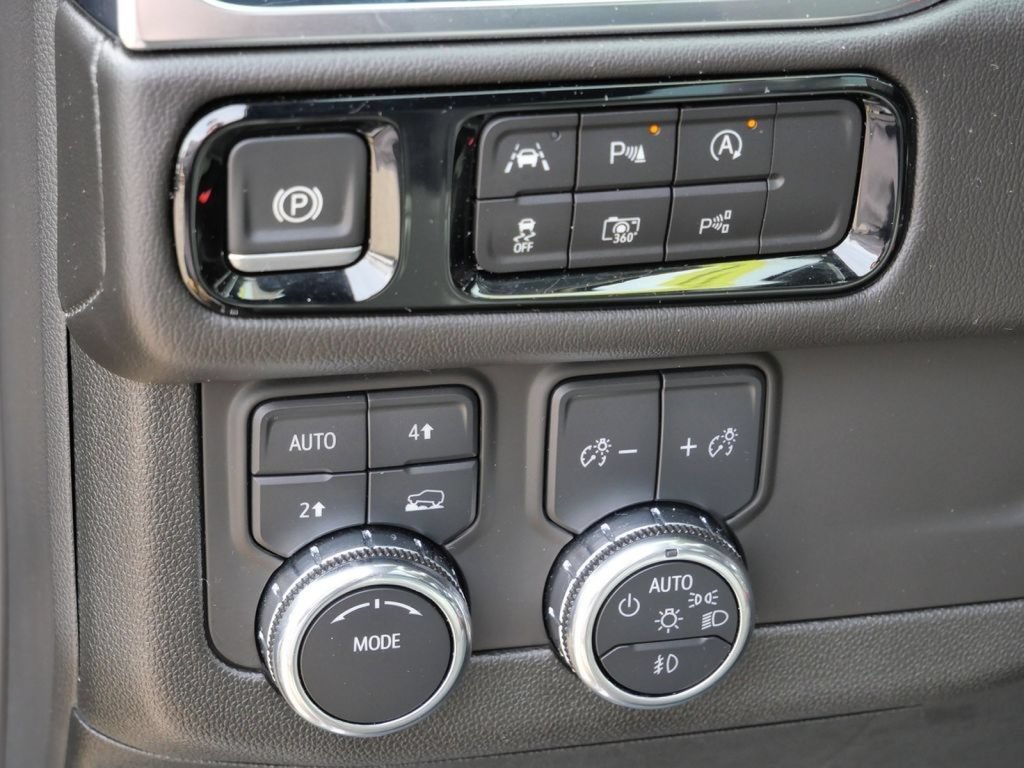 Used 2025 GMC Yukon Denali w/ Sun & Power Step Package AWD/4WD image 46
