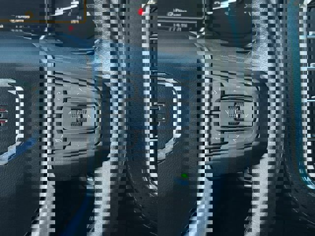 Used 2021 GMC Yukon SLT w/ SLT Premium Package image 17