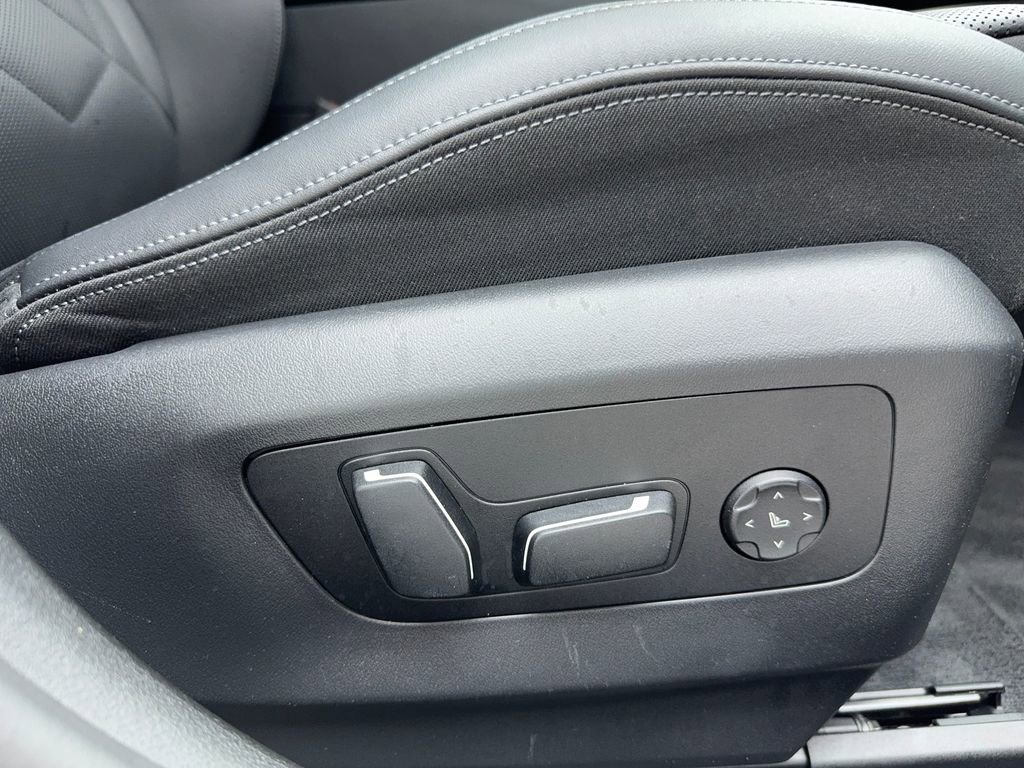 Used 2025 BMW 530i RWD image 46