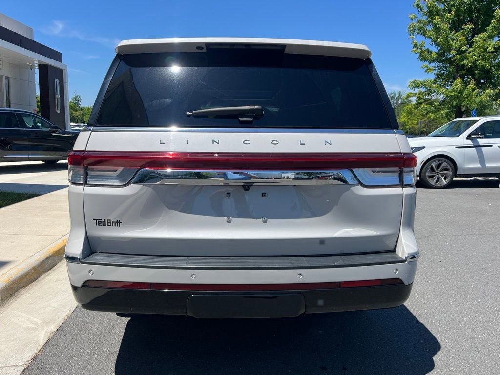 Certified 2023 Lincoln Navigator L Reserve AWD/4WD image 7