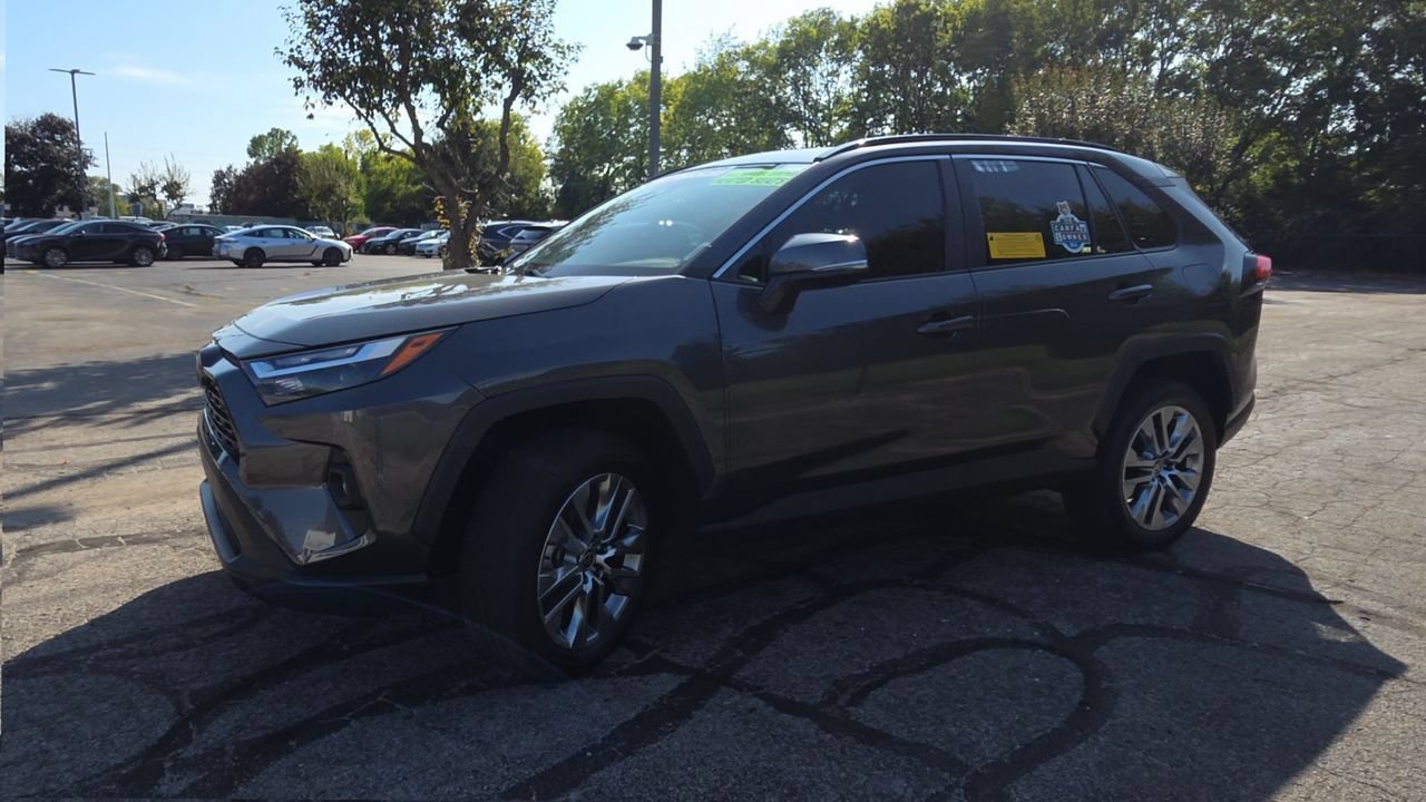 Used 2022 Toyota RAV4 XLE Premium FWD image 4