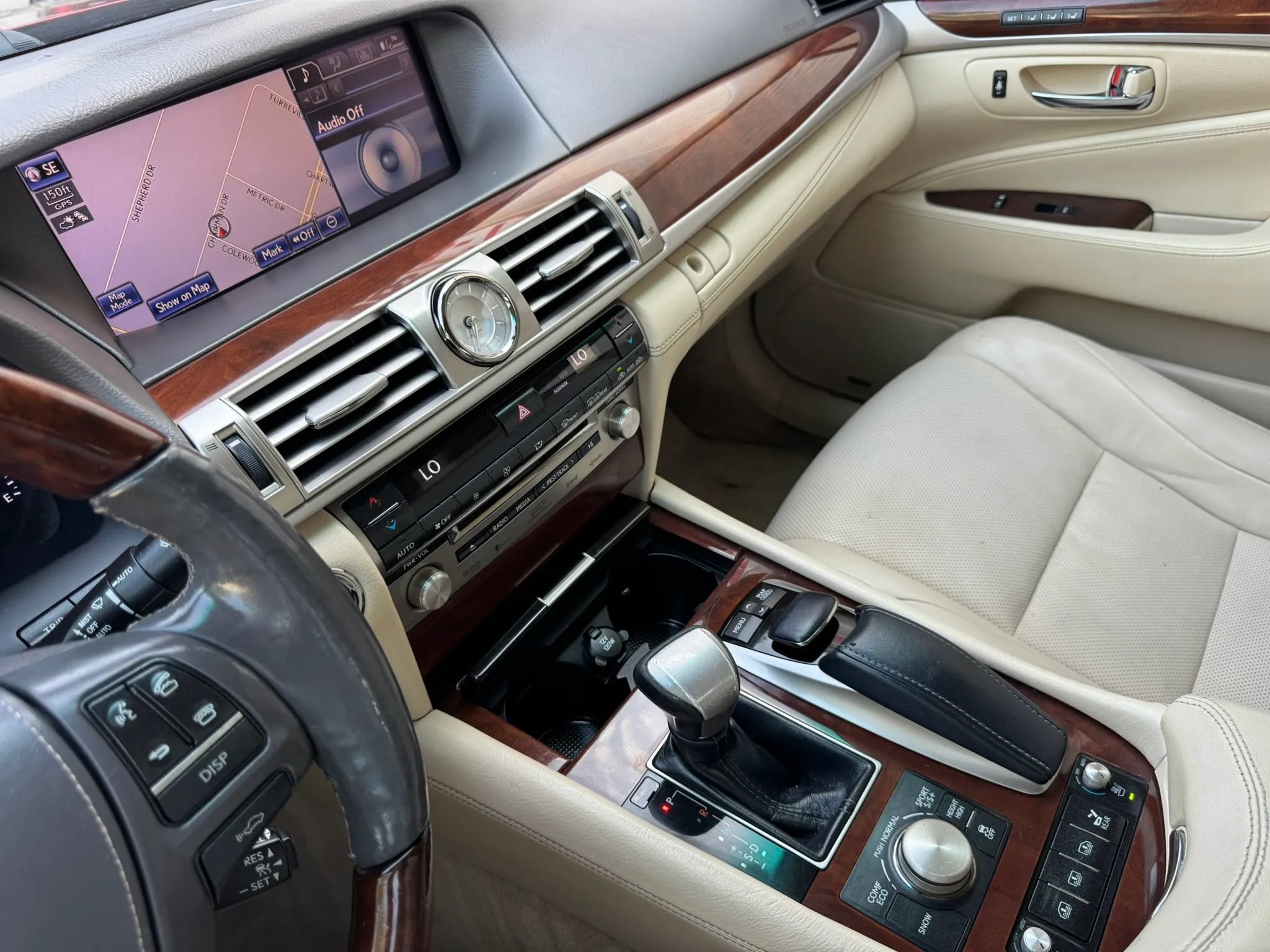 Used 2013 Lexus LS 460 L w/ Ultra Luxury Pkg AWD/4WD image 36
