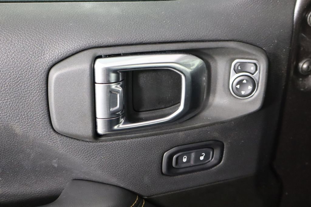 Used 2025 Jeep Wrangler Unlimited Sahara w/ Safety Group image 22