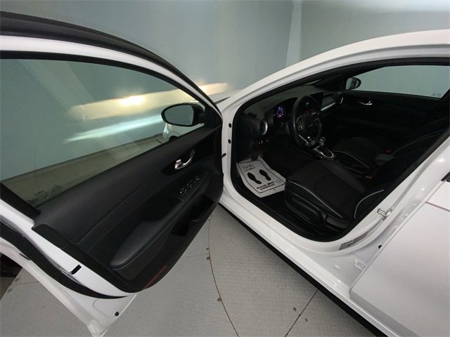 Used 2023 Kia Forte GT-Line w/ GT-Line Technology Package image 11