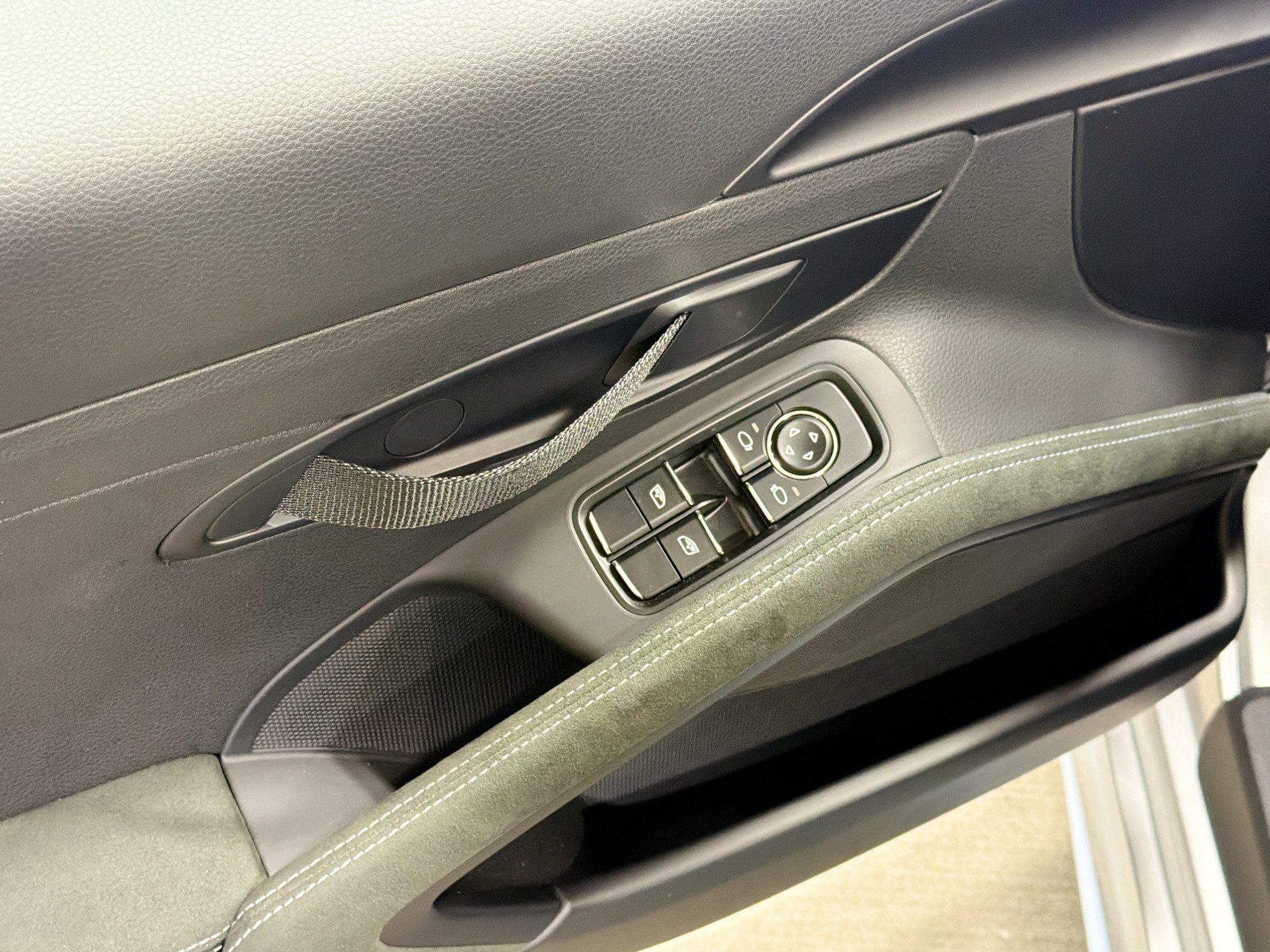 Used 2025 Porsche 718 Cayman GT4 RS w/ Chrono Package RWD image 20