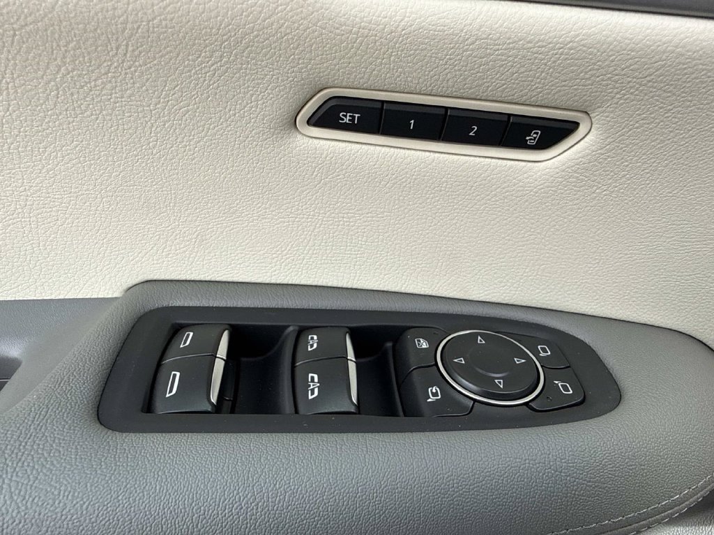 New 2026 Cadillac XT5 Premium Luxury w/ LPO, ONYX Package FWD image 19