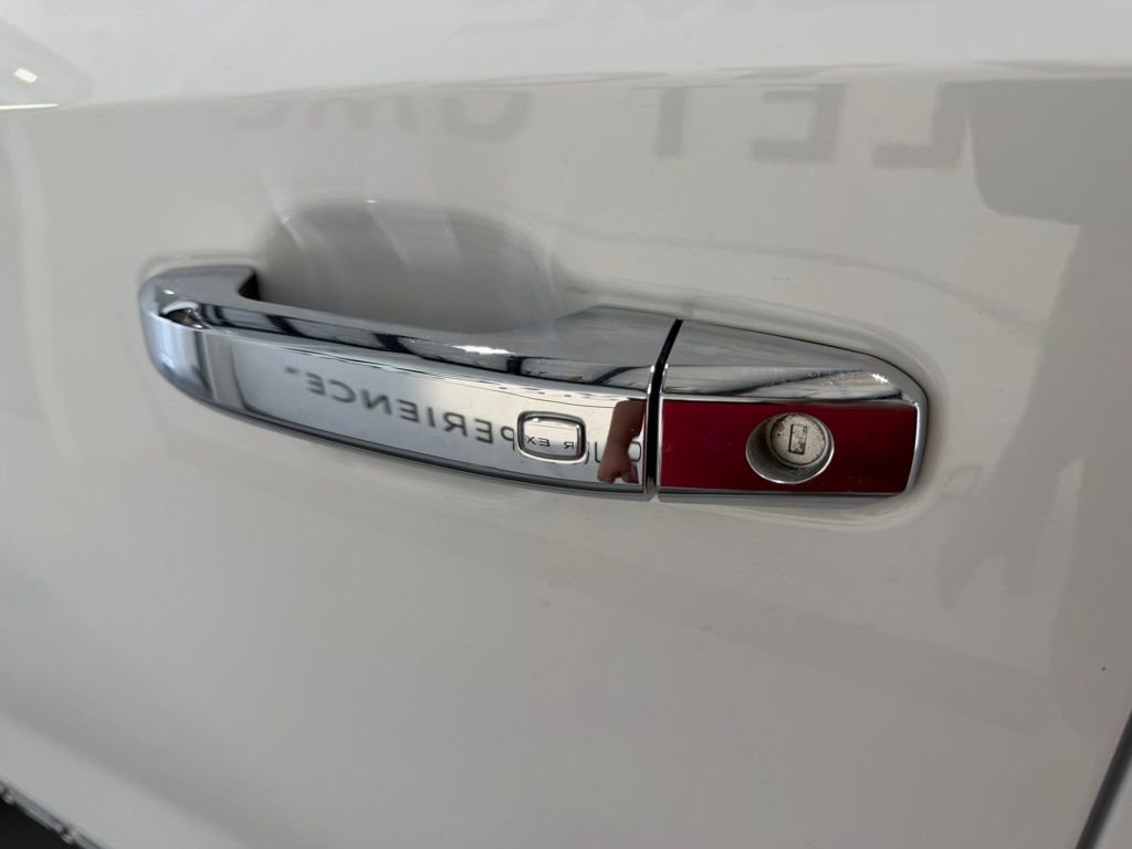 Used 2024 GMC Sierra 1500 SLT image 3