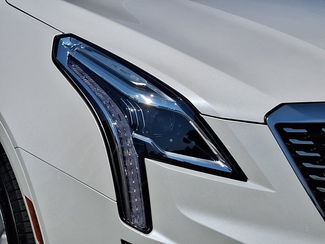 Used 2023 Cadillac XT5 Luxury w/ LPO, Premium Carpet Package AWD/4WD image 9