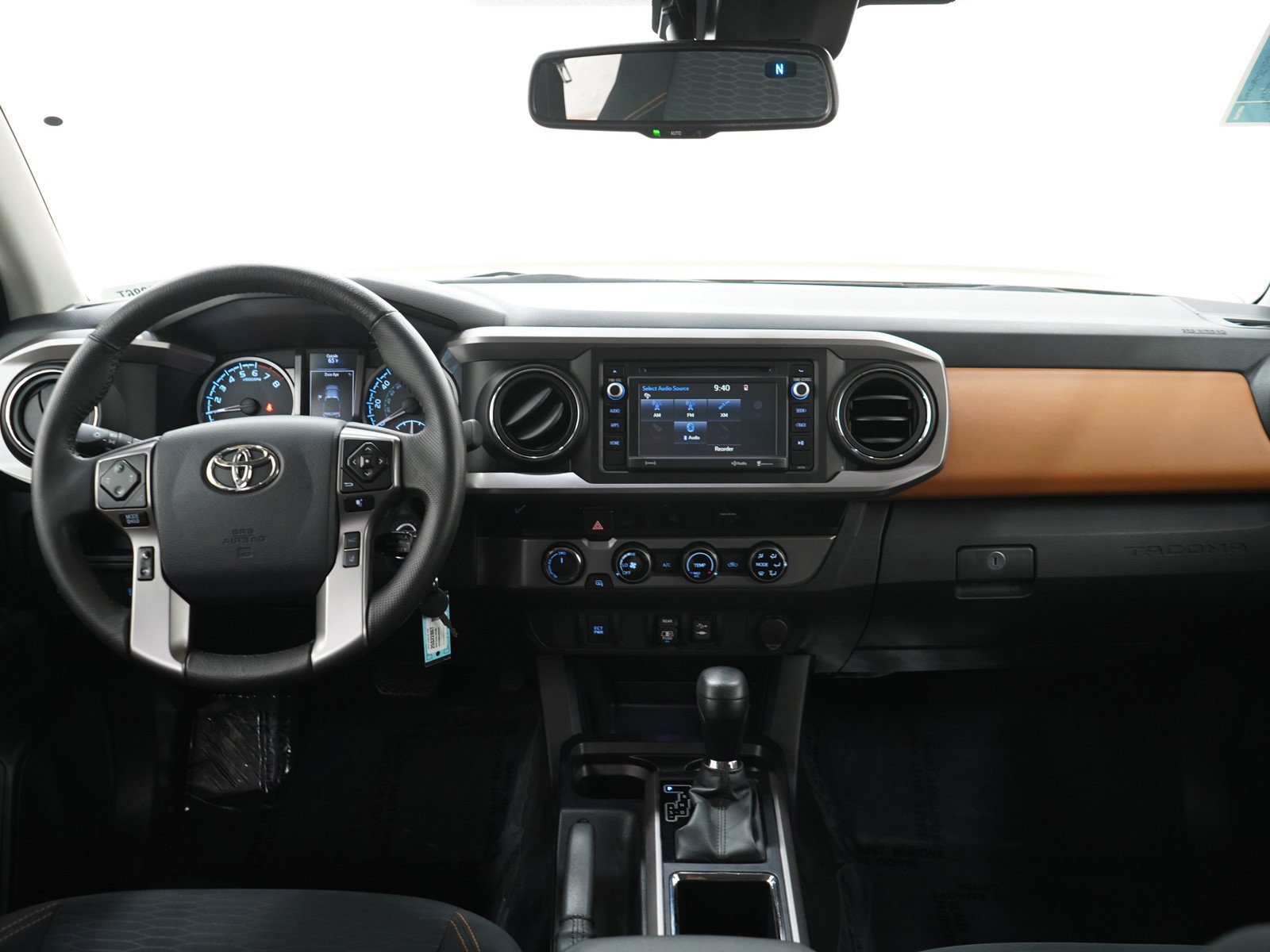 Used 2018 Toyota Tacoma SR5 AWD/4WD image 13