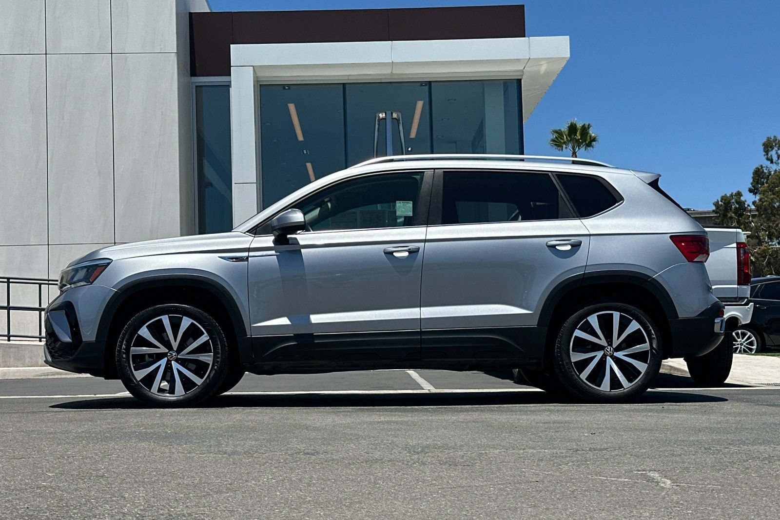 Used 2023 Volkswagen Taos SE FWD image 6