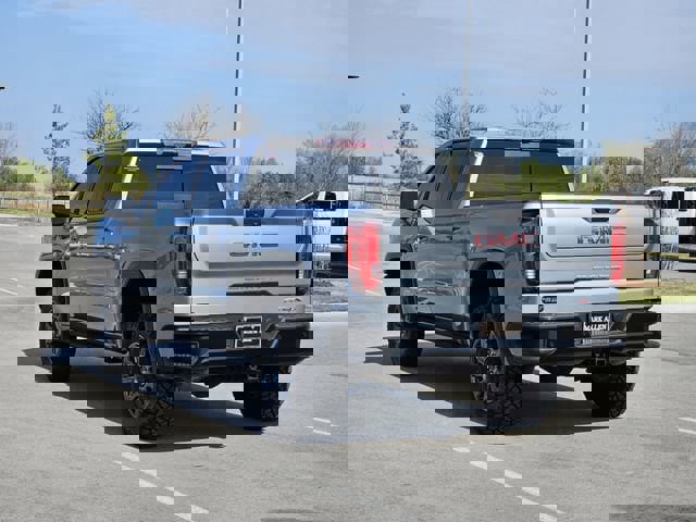 Used 2023 GMC Sierra 1500 AT4X image 5