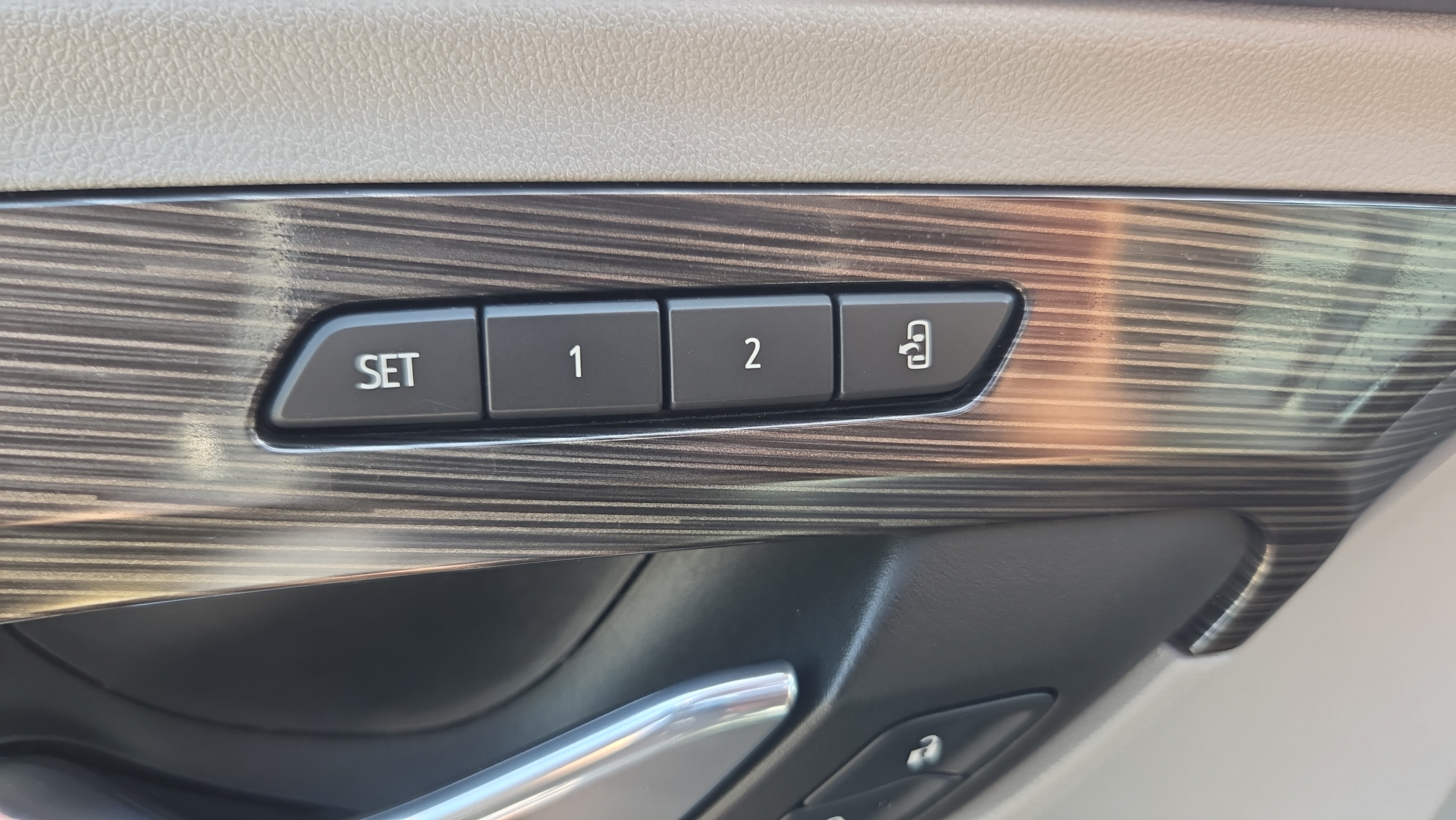 Certified 2024 GMC Terrain SLT FWD image 30