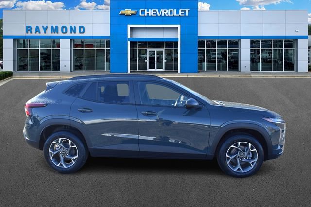 New 2026 Chevrolet Trax LT w/ Sunroof Package image 2