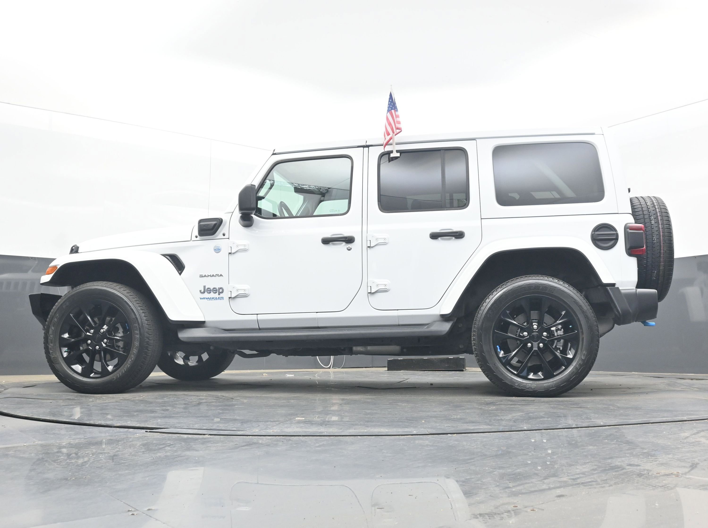 Used 2022 Jeep Wrangler Unlimited Sahara w/ Cold Weather Group AWD/4WD image 27