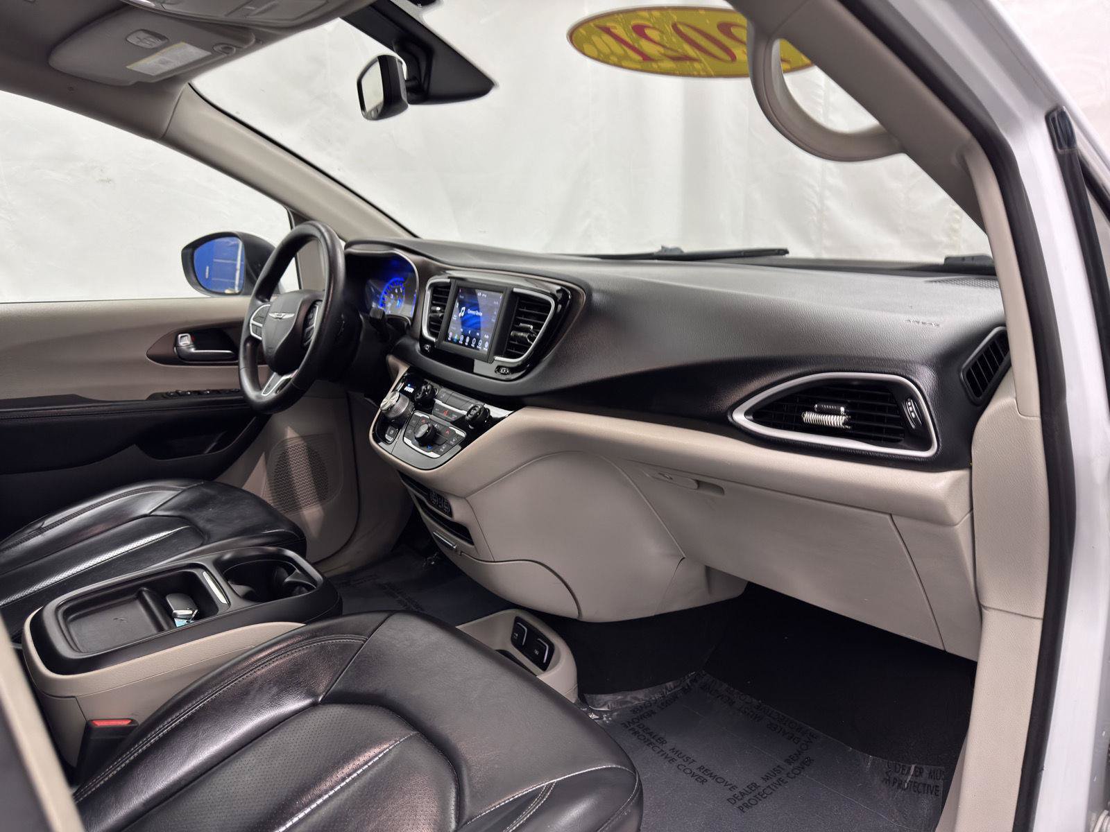 Used 2021 Chrysler Voyager Lxi FWD image 32