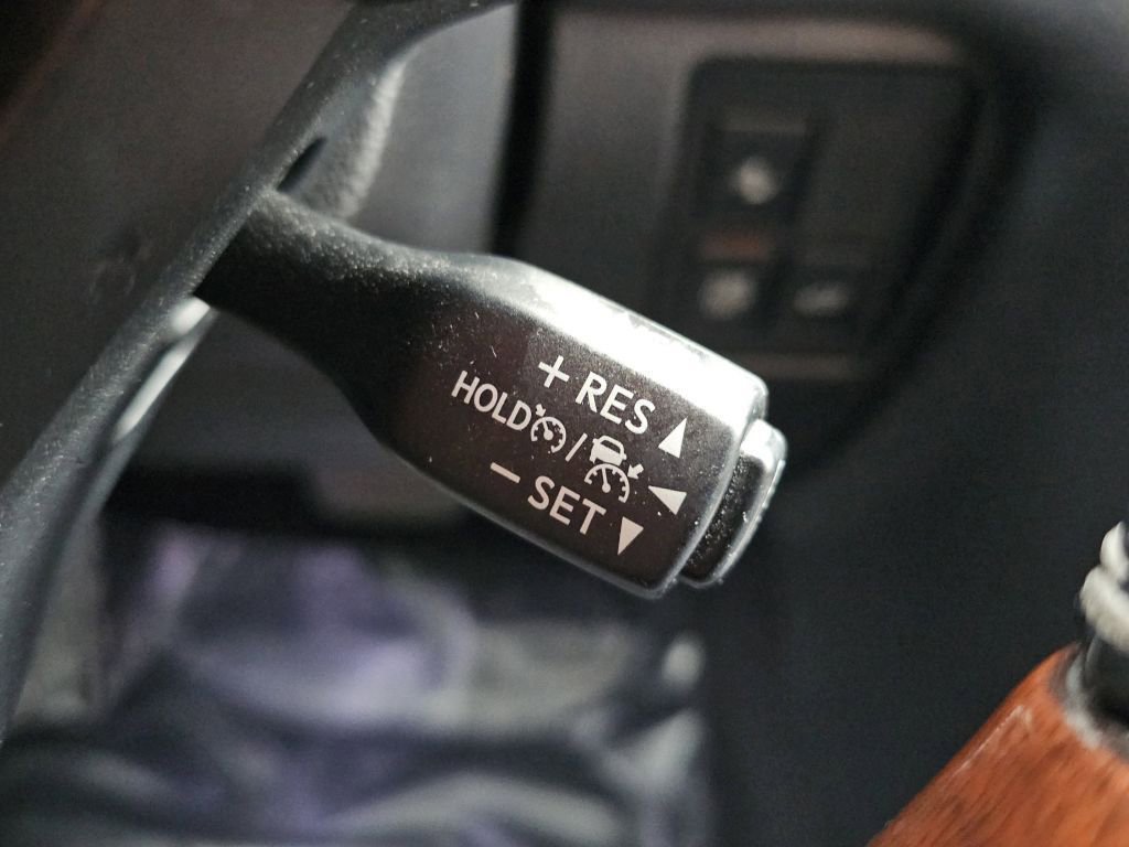 Used 2017 Lexus LX 570 4WD w/ Luxury Package image 18