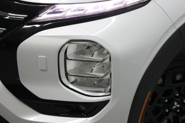 New 2026 Mitsubishi Outlander Trail Edition image 2