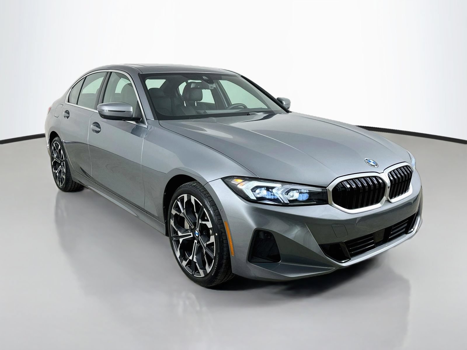 Used 2025 BMW 330i xDrive Sedan AWD/4WD image 3