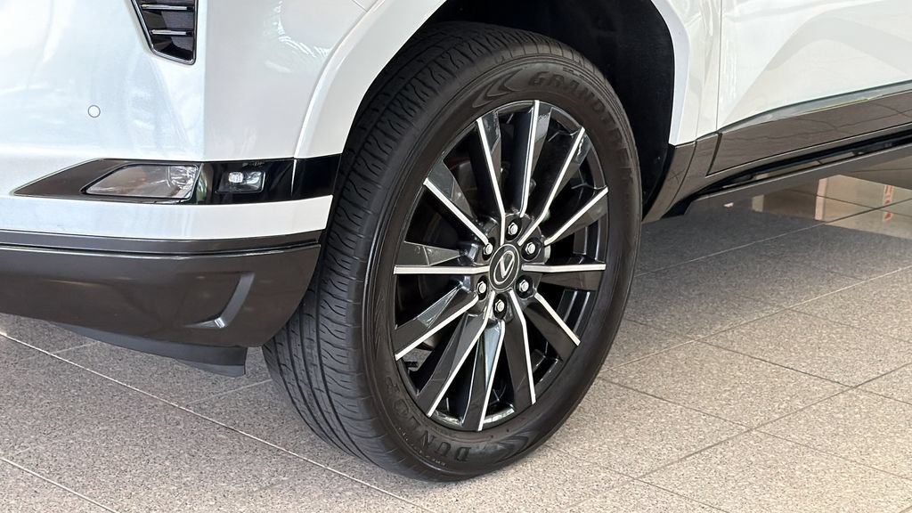 Used 2024 Lexus GX 550 w/ Accessory Package (2T) AWD/4WD image 8
