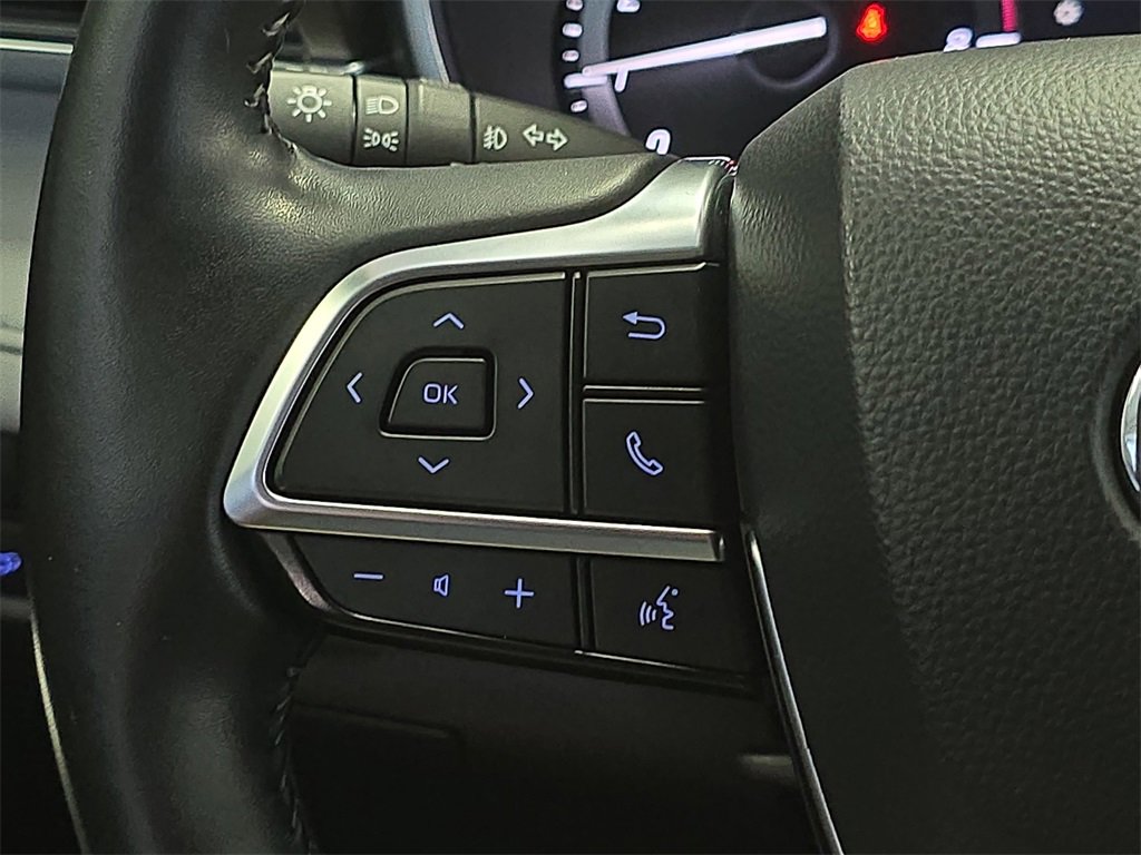 Used 2021 Toyota Highlander Limited image 17