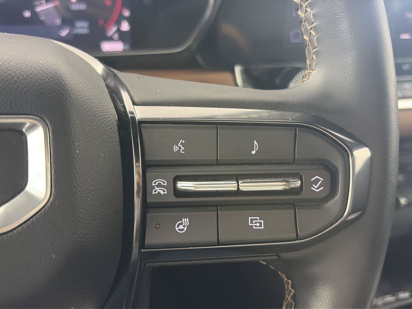 Used 2026 GMC Canyon AT4 w/ AT4 Premium Package AWD/4WD image 7