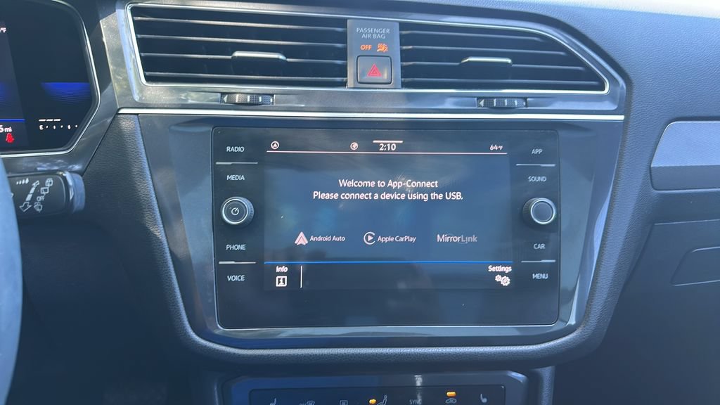 Certified 2022 Volkswagen Tiguan SE FWD image 33