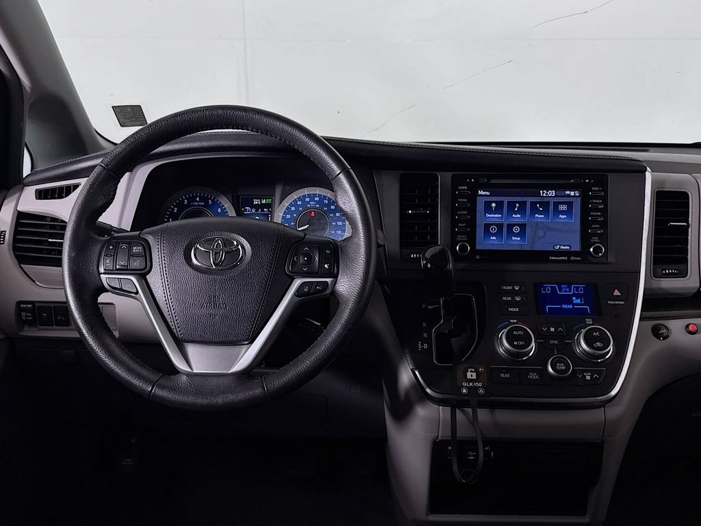 Used 2018 Toyota Sienna Limited FWD image 11