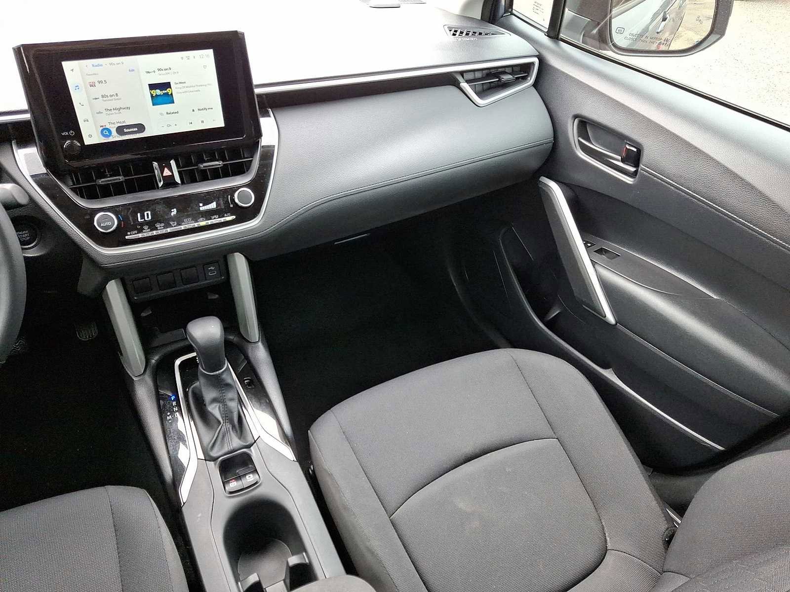 Used 2025 Toyota Corolla Cross LE image 12
