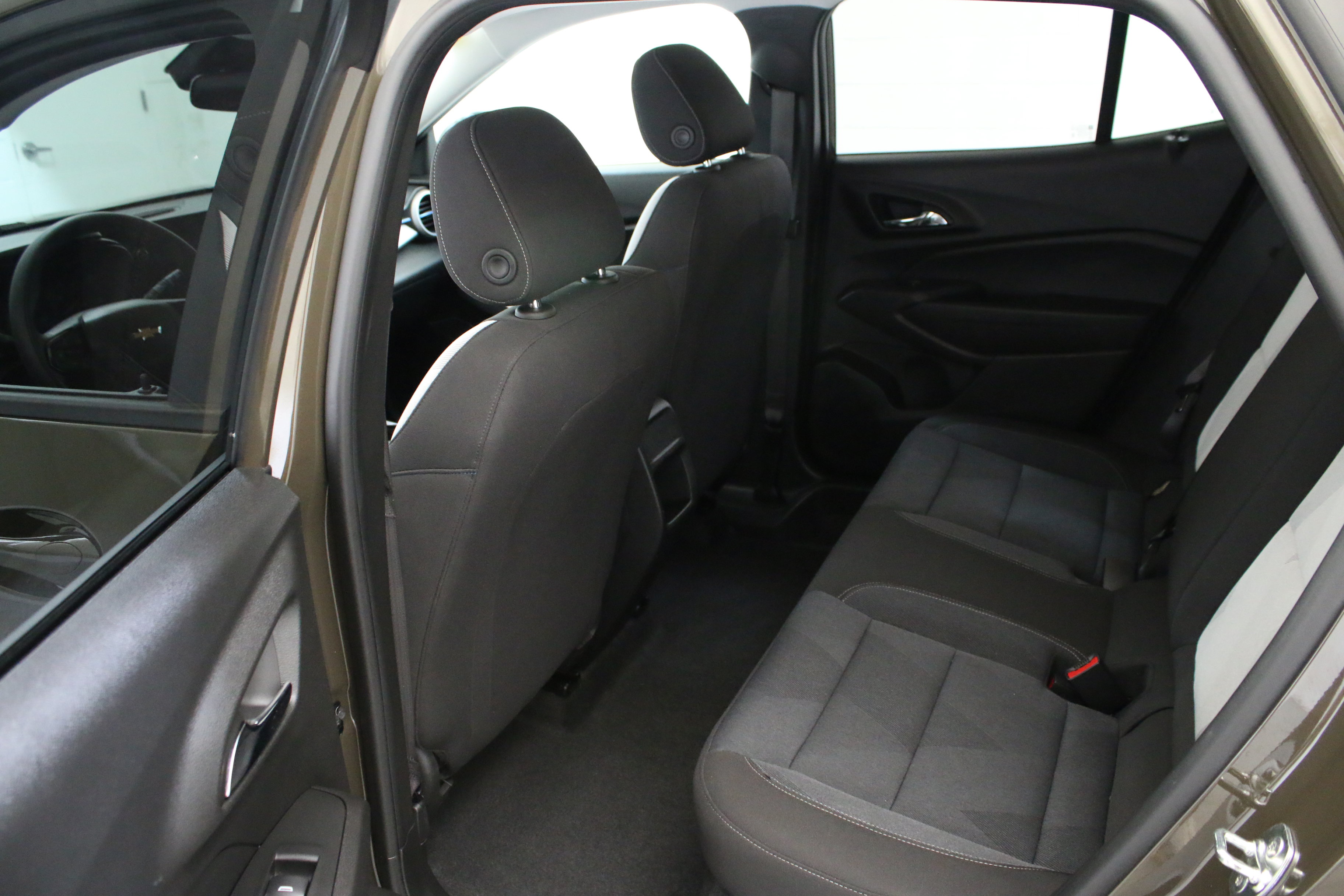 Used 2024 Chevrolet Trax LS w/ LS Convenience Package FWD image 23