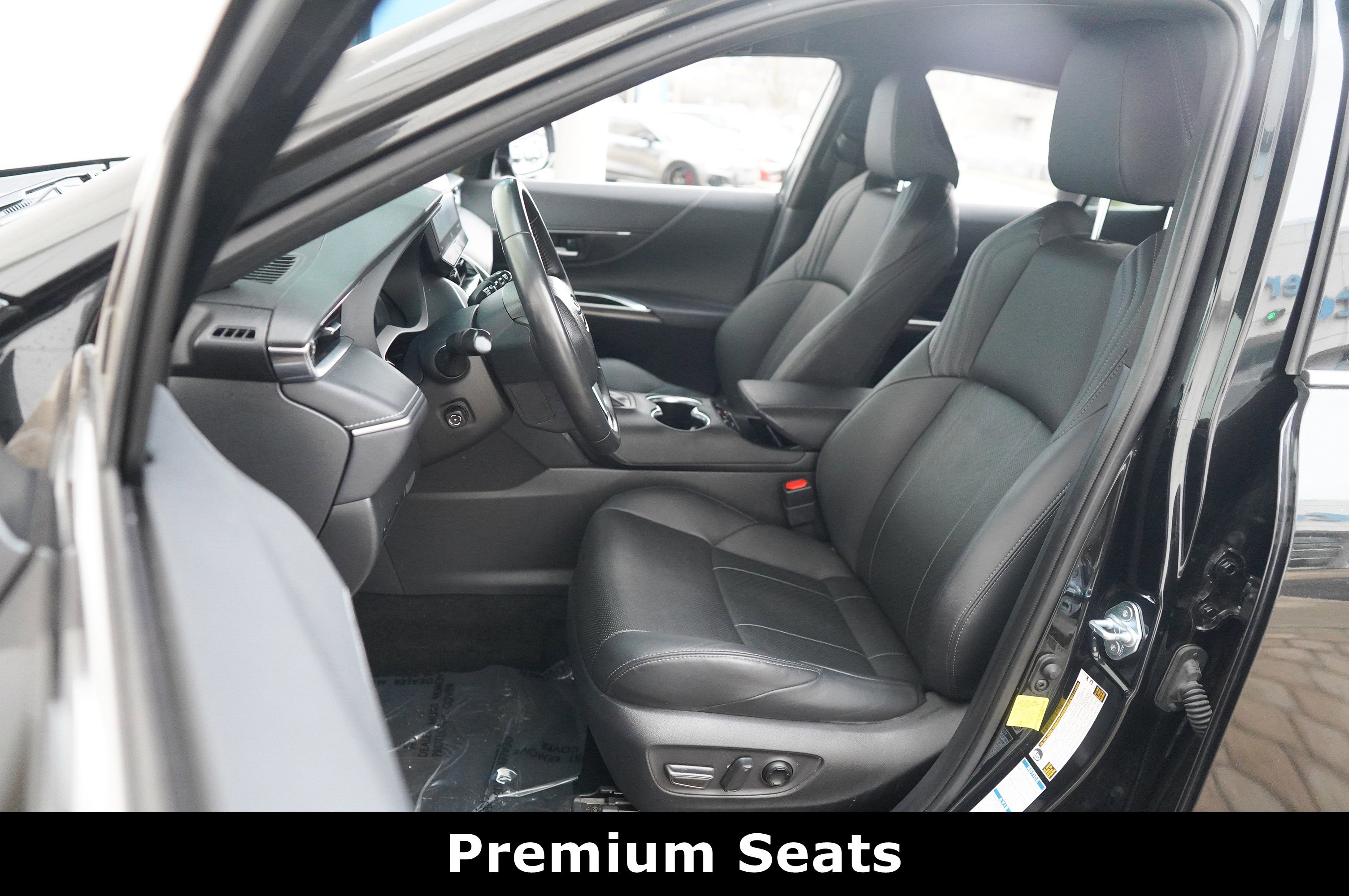 Used 2022 Toyota Venza Limited image 24