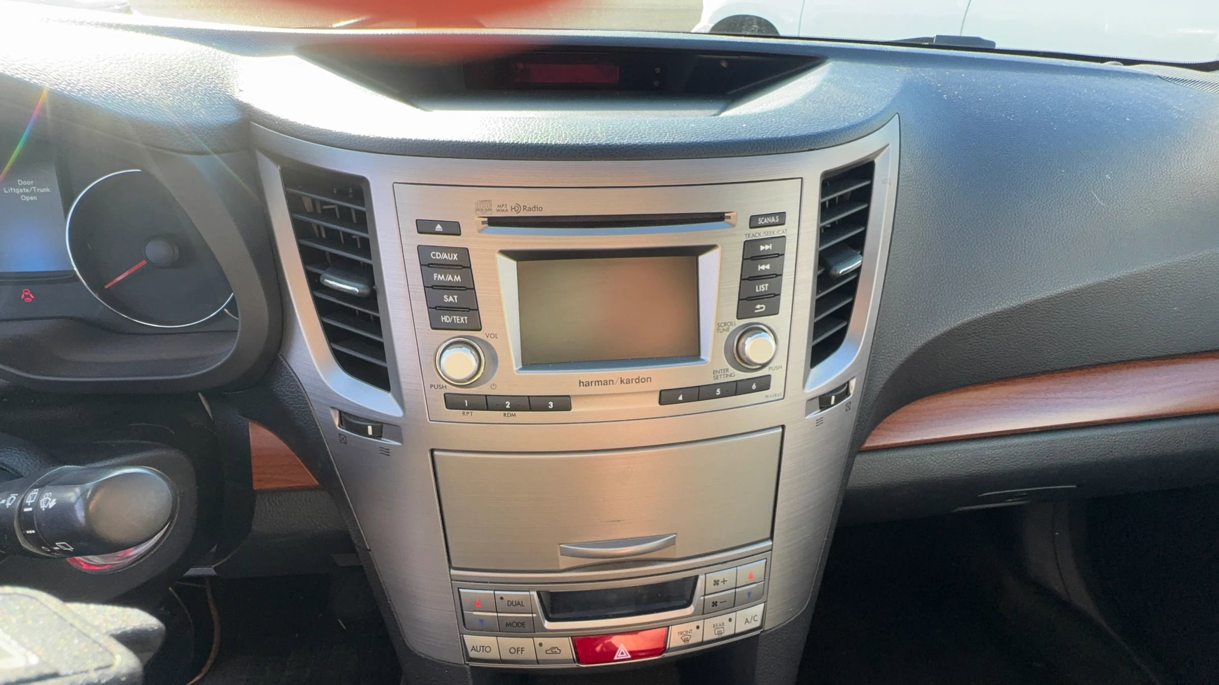 Used 2013 Subaru Outback 2.5i Limited w/ Moonroof Pkg AWD/4WD image 10