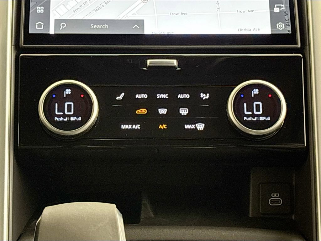 Used 2025 Land Rover Discovery Dynamic SE image 25