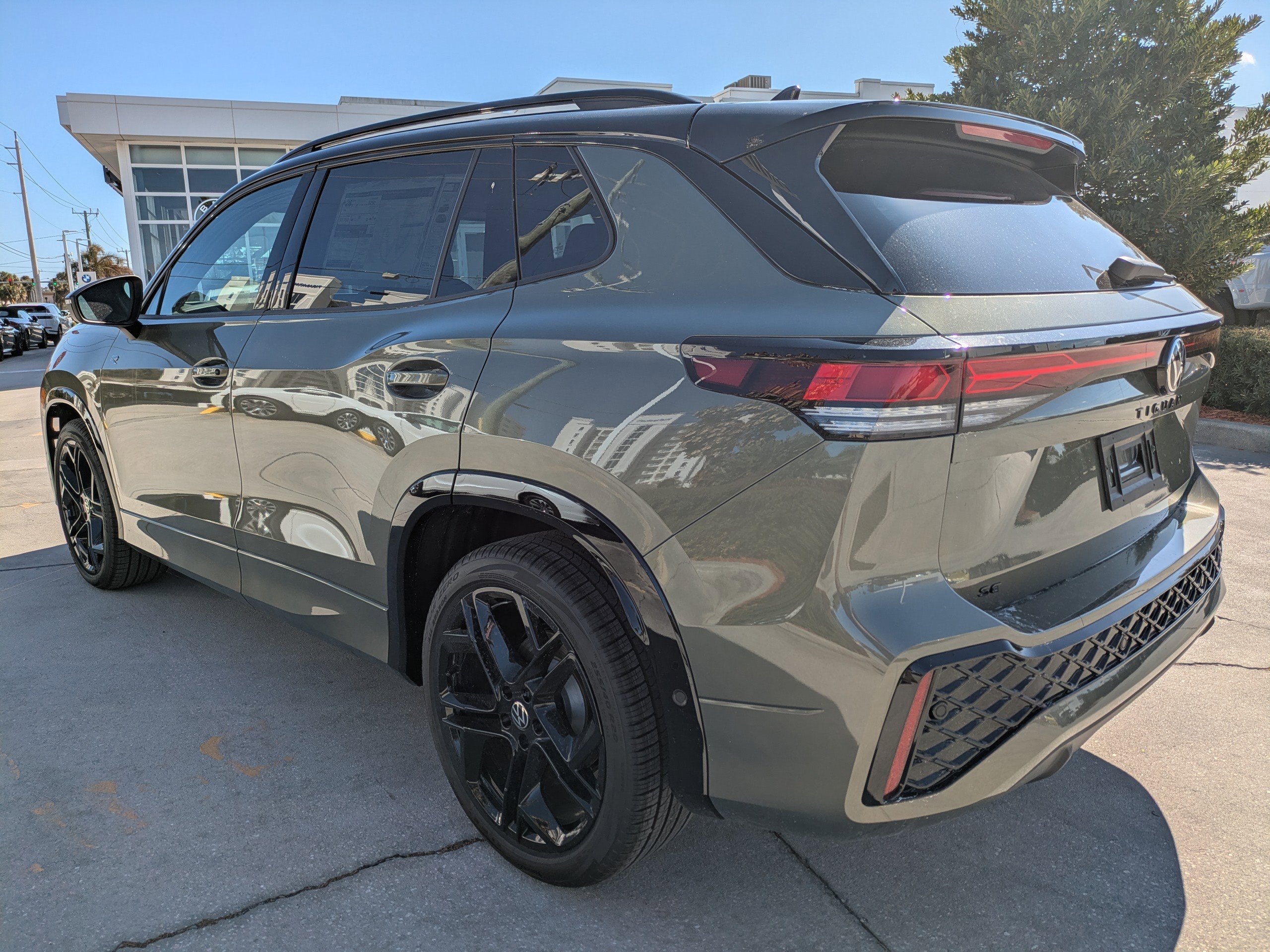 New 2026 Volkswagen Tiguan SE R-Line image 6