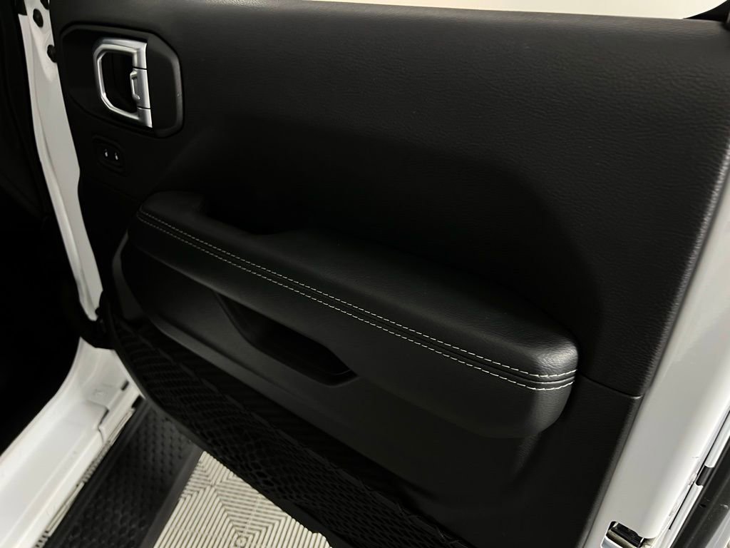 Used 2022 Jeep Wrangler Unlimited Sahara image 34