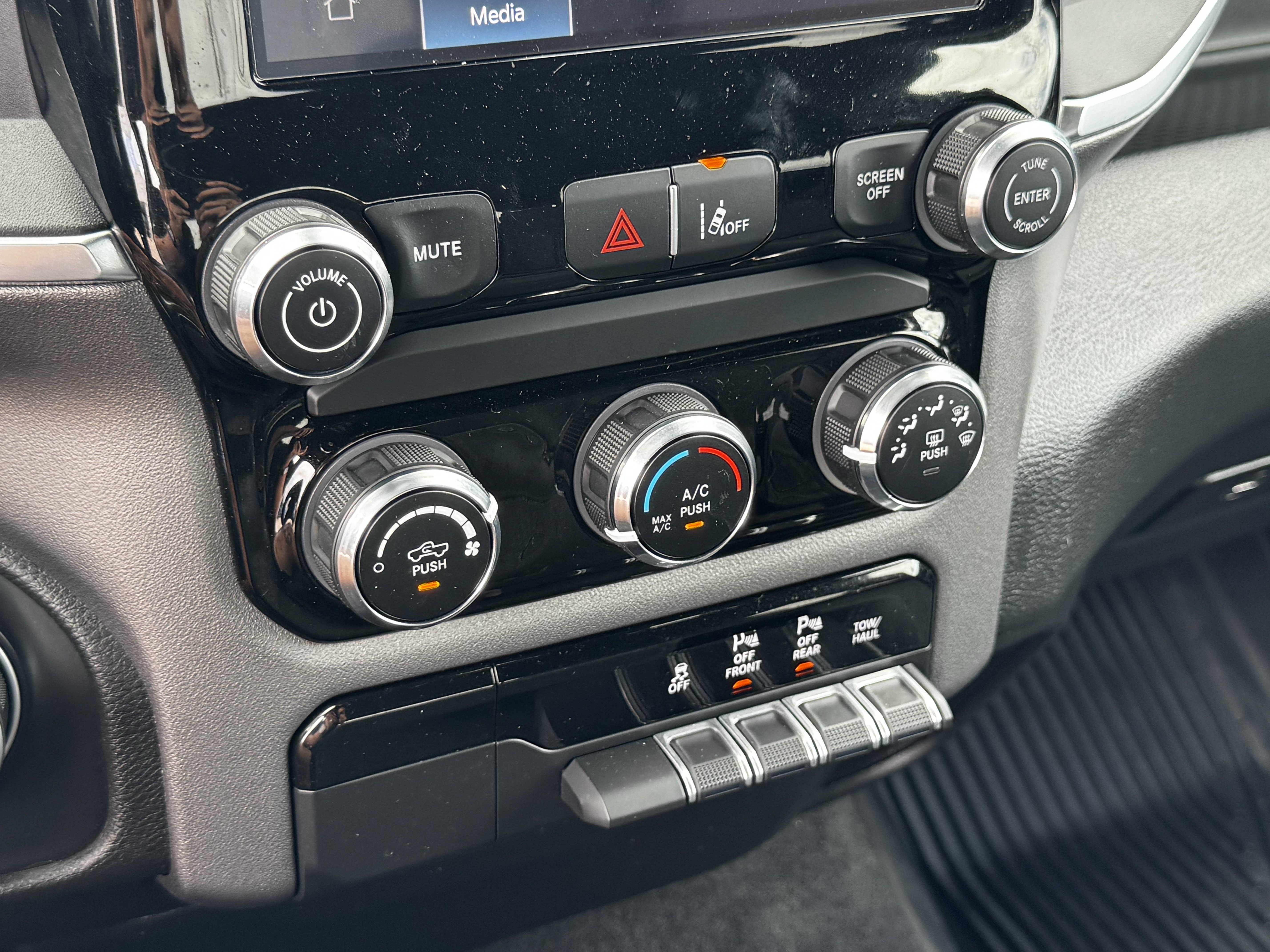Used 2025 RAM 1500 Big Horn AWD/4WD image 20
