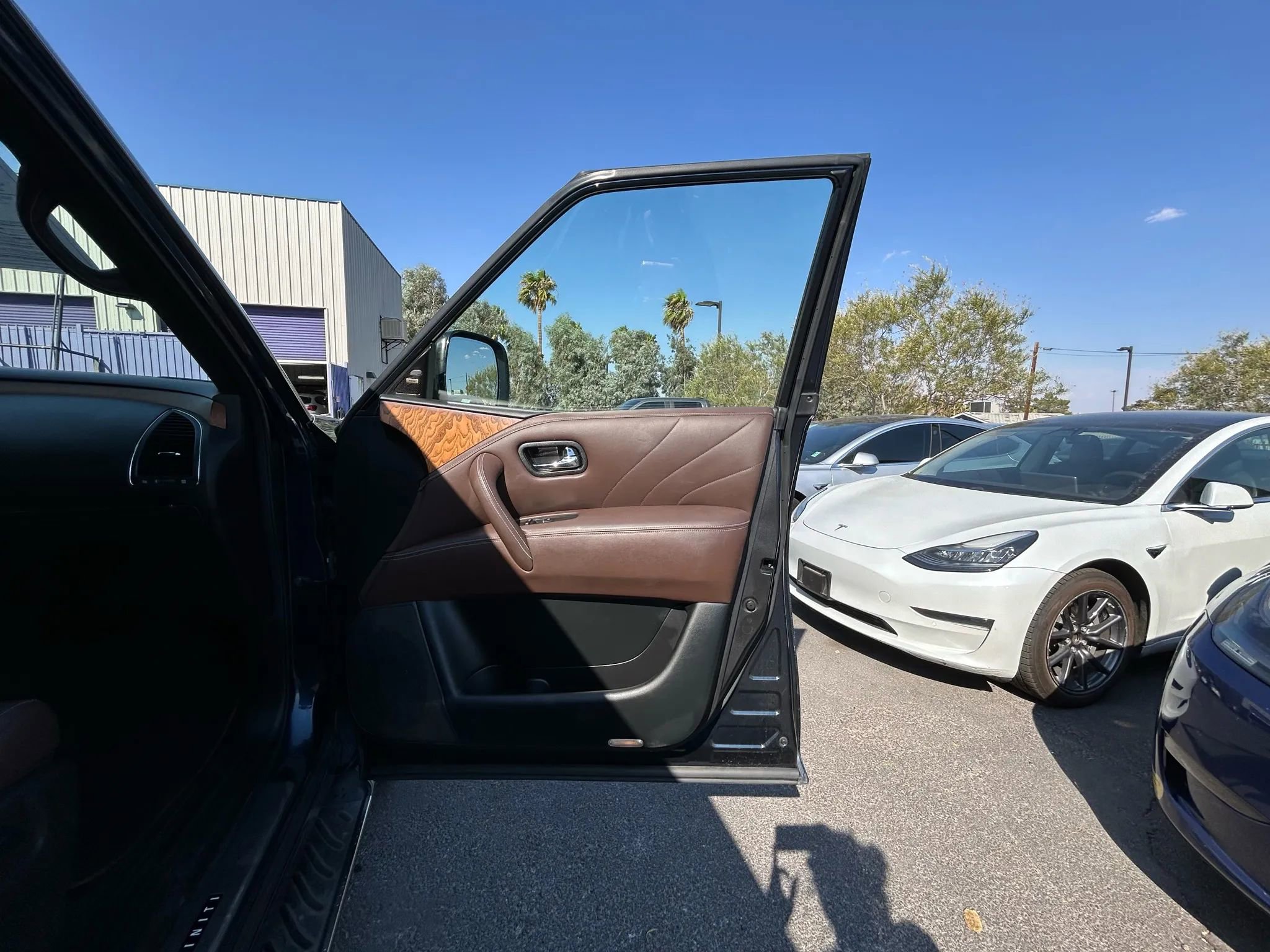 Used 2017 INFINITI QX80 Limited w/ All Season Package image 12