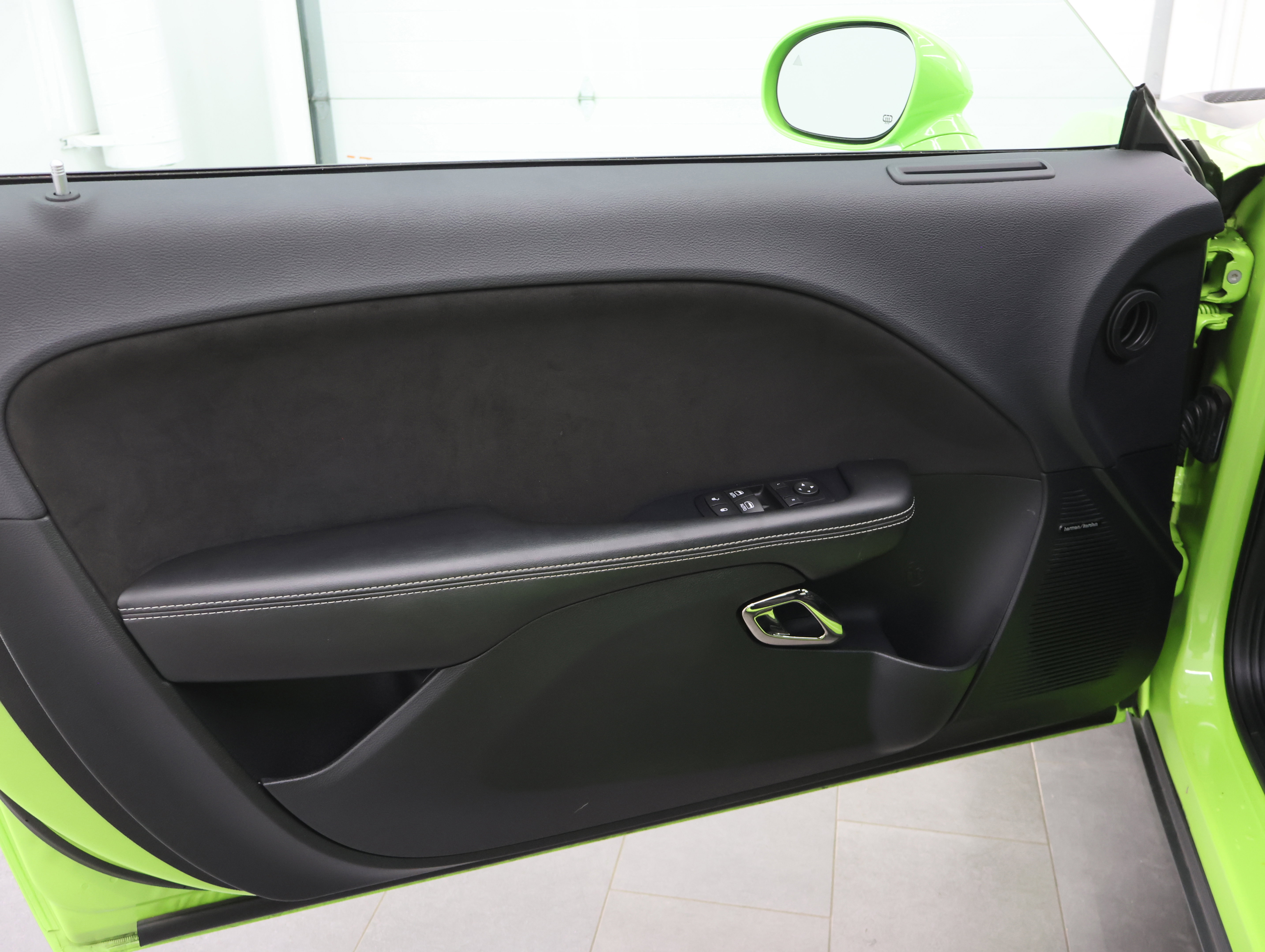 Used 2015 Dodge Challenger SRT Hellcat image 33