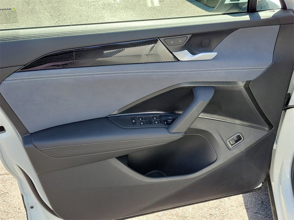 New 2026 Volkswagen Tiguan SE image 13