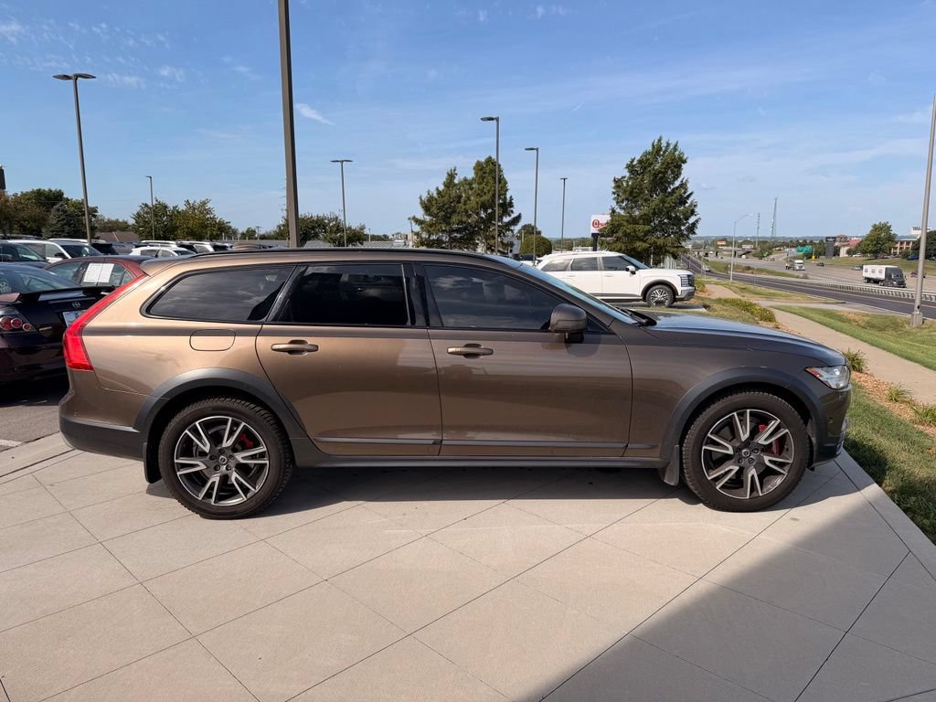 Used 2017 Volvo V90 T6 Cross Country AWD/4WD image 10